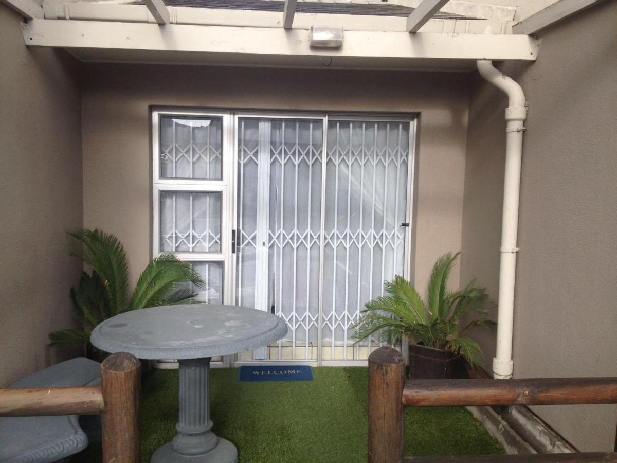 Smithland Guest Apartments Cape Town Белвилл Экстерьер фото