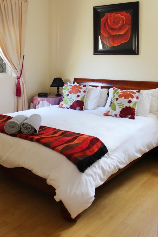 Smithland Guest Apartments Cape Town Белвилл Экстерьер фото