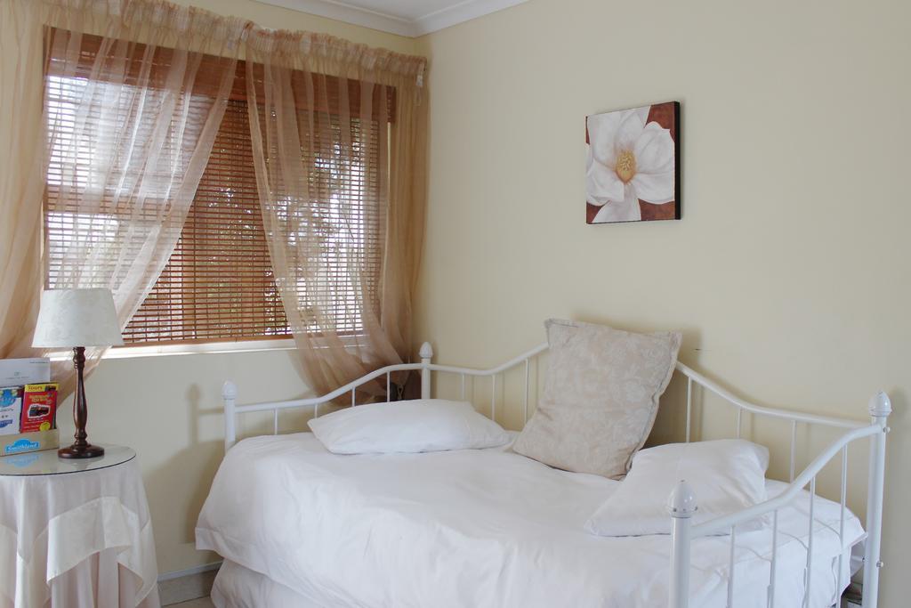 Smithland Guest Apartments Cape Town Белвилл Экстерьер фото