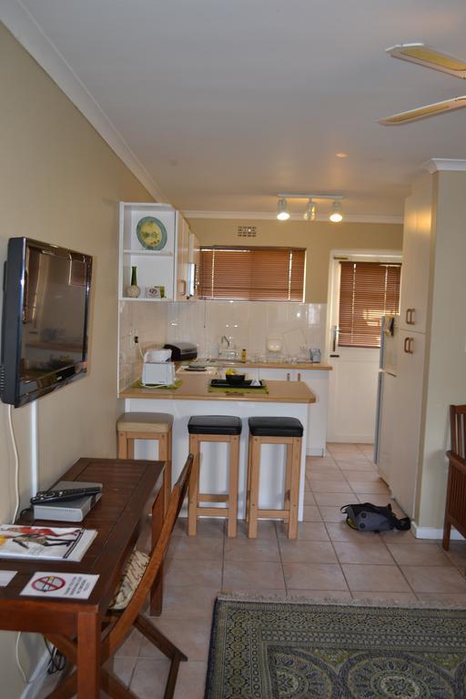 Smithland Guest Apartments Cape Town Белвилл Экстерьер фото