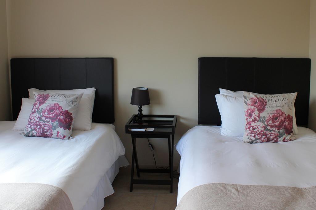 Smithland Guest Apartments Cape Town Белвилл Экстерьер фото