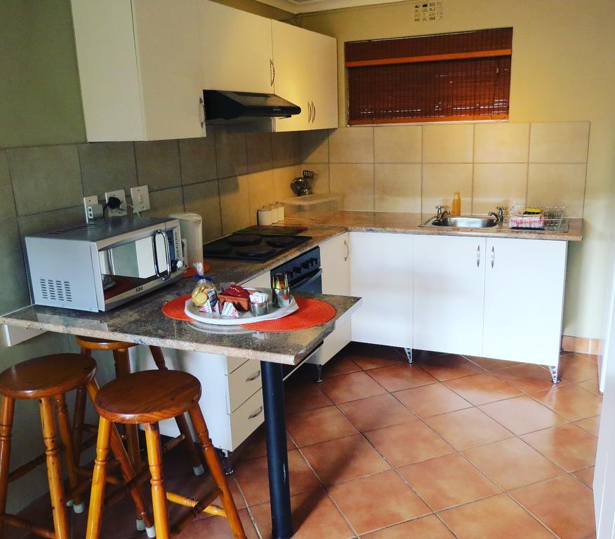 Smithland Guest Apartments Cape Town Белвилл Экстерьер фото