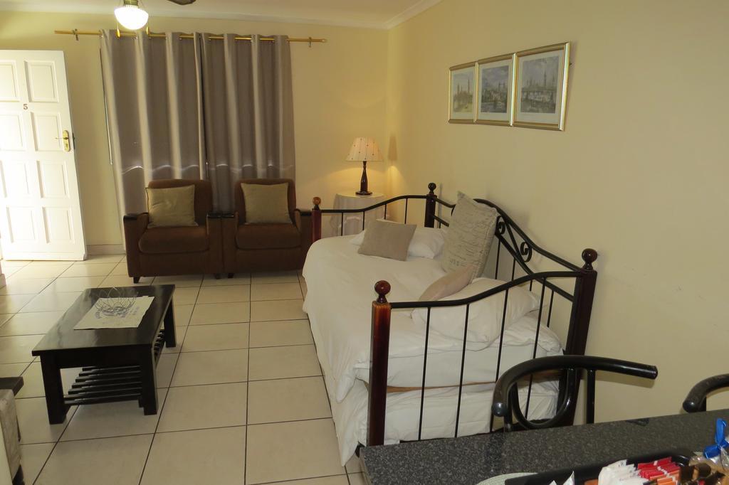 Smithland Guest Apartments Cape Town Белвилл Экстерьер фото