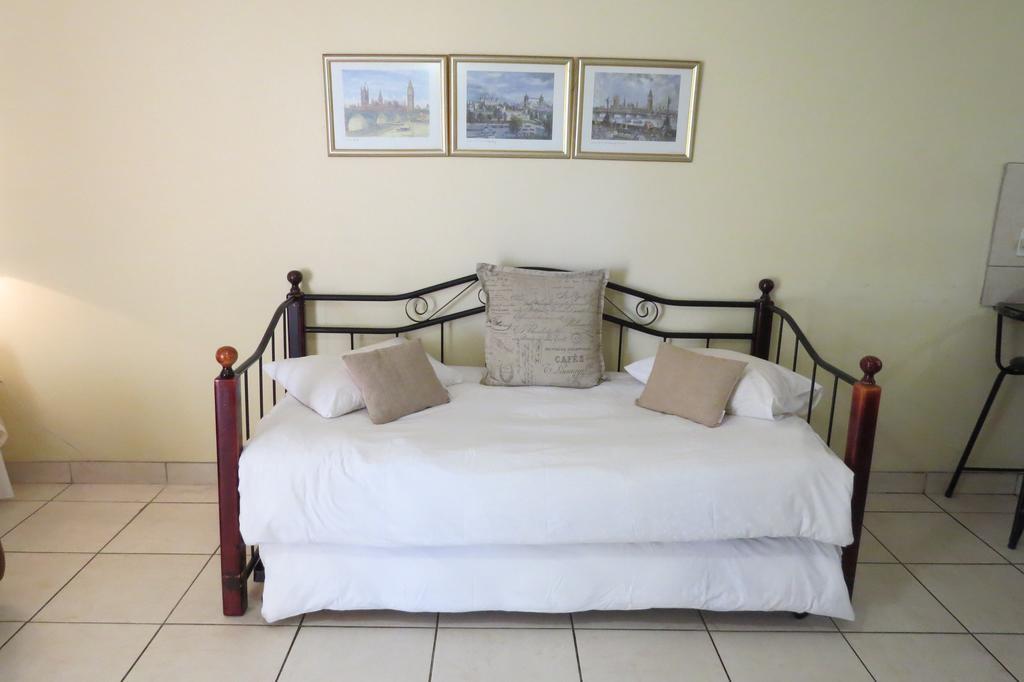 Smithland Guest Apartments Cape Town Белвилл Экстерьер фото