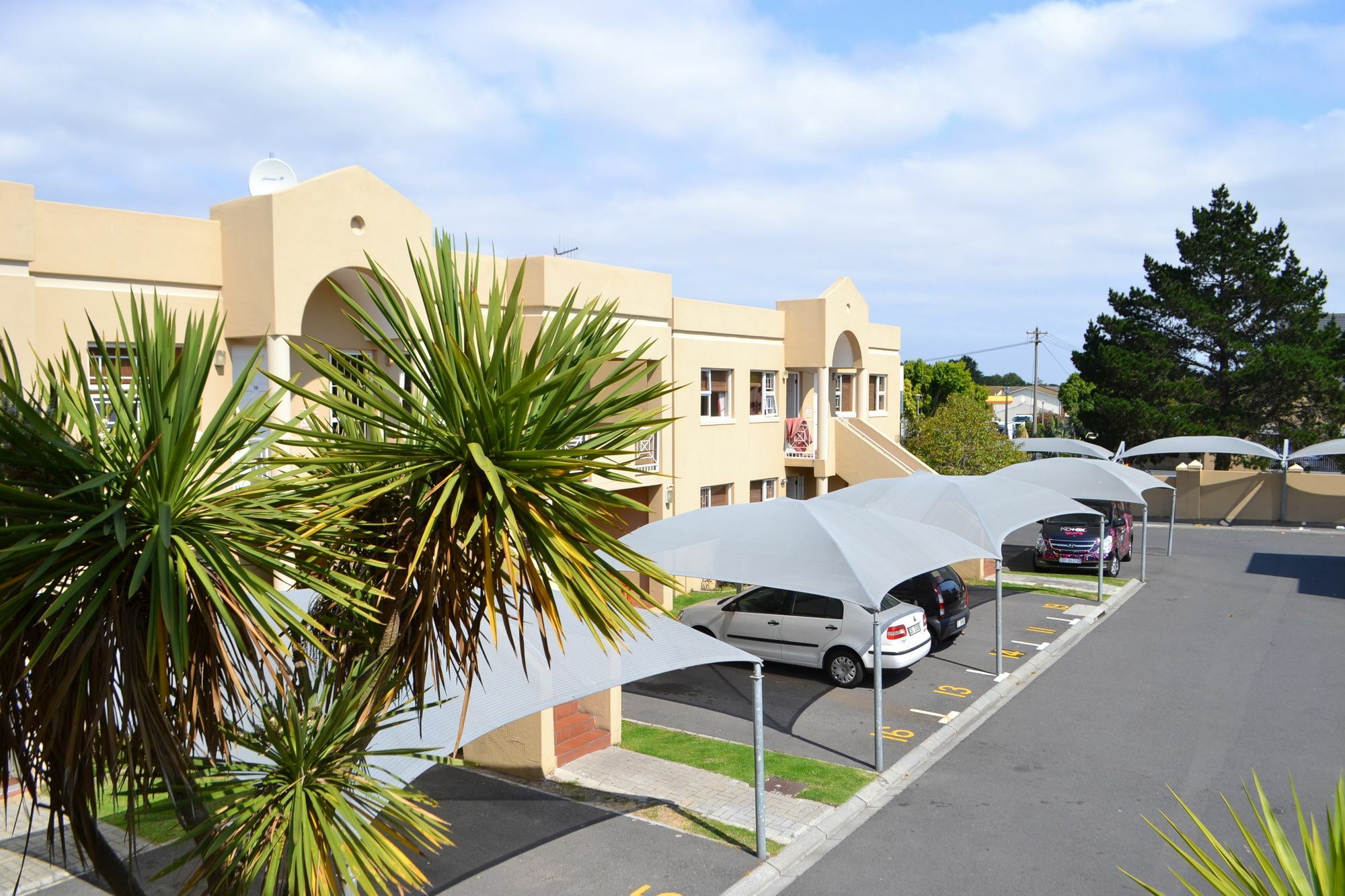 Smithland Guest Apartments Cape Town Белвилл Экстерьер фото