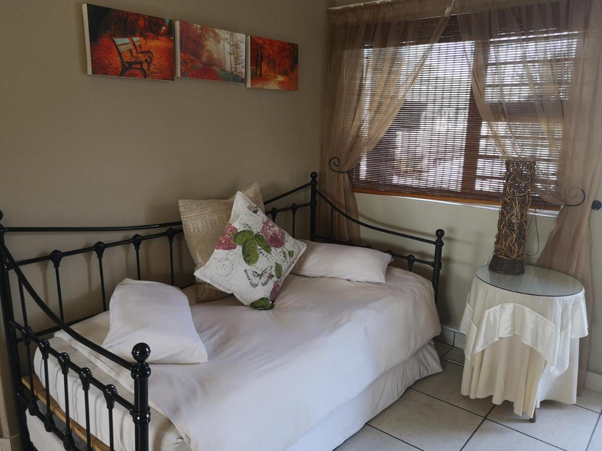 Smithland Guest Apartments Cape Town Белвилл Экстерьер фото