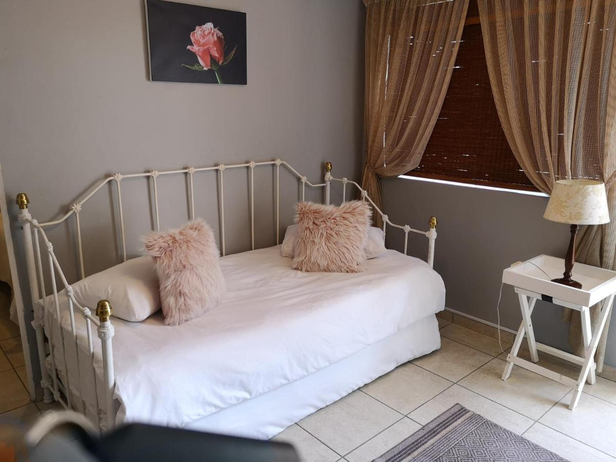 Smithland Guest Apartments Cape Town Белвилл Экстерьер фото