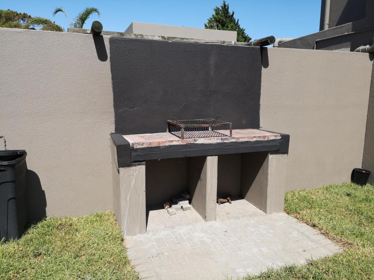 Smithland Guest Apartments Cape Town Белвилл Экстерьер фото