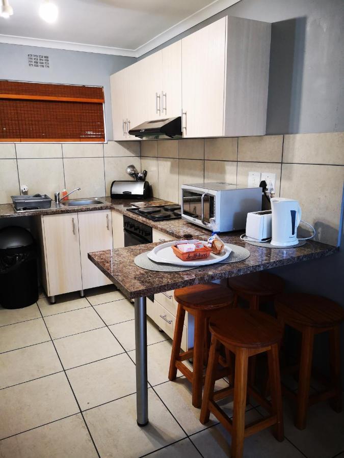 Smithland Guest Apartments Cape Town Белвилл Экстерьер фото